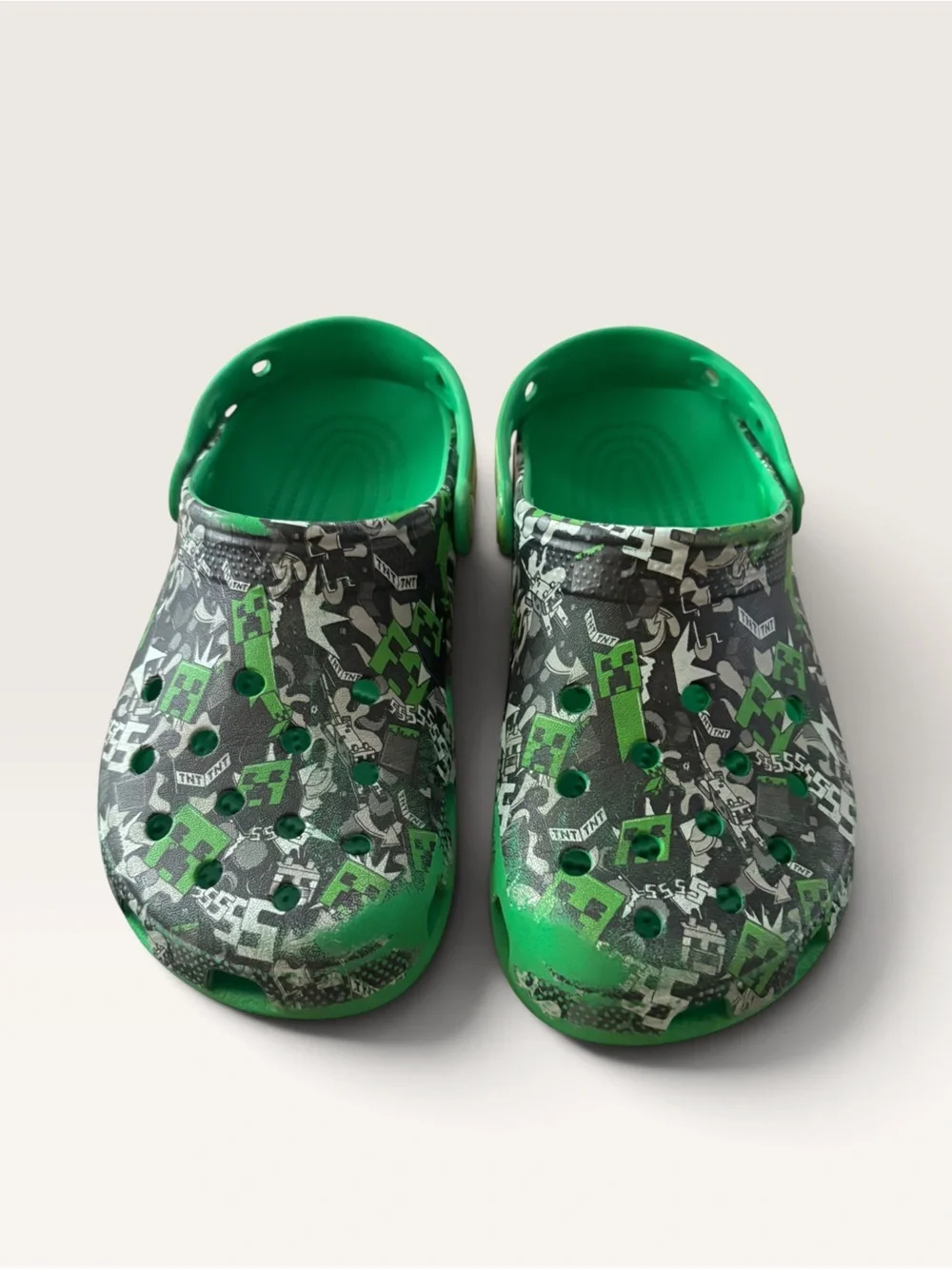 Crocs Minecraft Classic Clogs Green Black Kids J5 Gamer Video Game Shoes